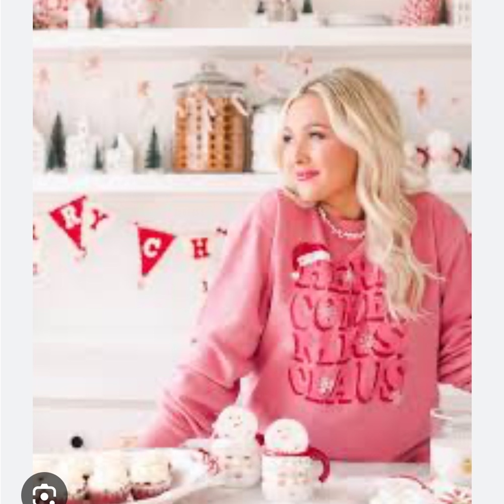 Living Fully by Mallory Ervin “Here comes Mrs. Claus! size Large